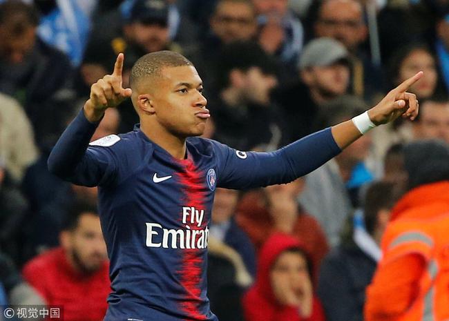 周末战巴萨！国王杯赛后一瘸一拐，安东尼：放心，有时间恢复（国王杯后跛行，安东尼称无大碍：周末战巴萨有时间恢复）