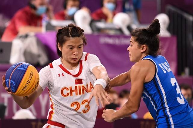 半场战报：西海岸1-0亚泰，陈柏良助攻里切利头球破僵（半场：西海岸1-0领先亚泰，陈柏良助攻里切利头球先拔头筹）