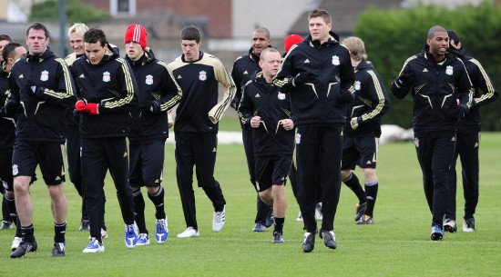 萨拉赫炮轰主帅引震荡！利物浦高层力挺斯洛特，冬窗离队危机加剧（萨拉赫怒斥主帅掀风波！利物浦高层力保斯洛特，冬窗离队风险升级）