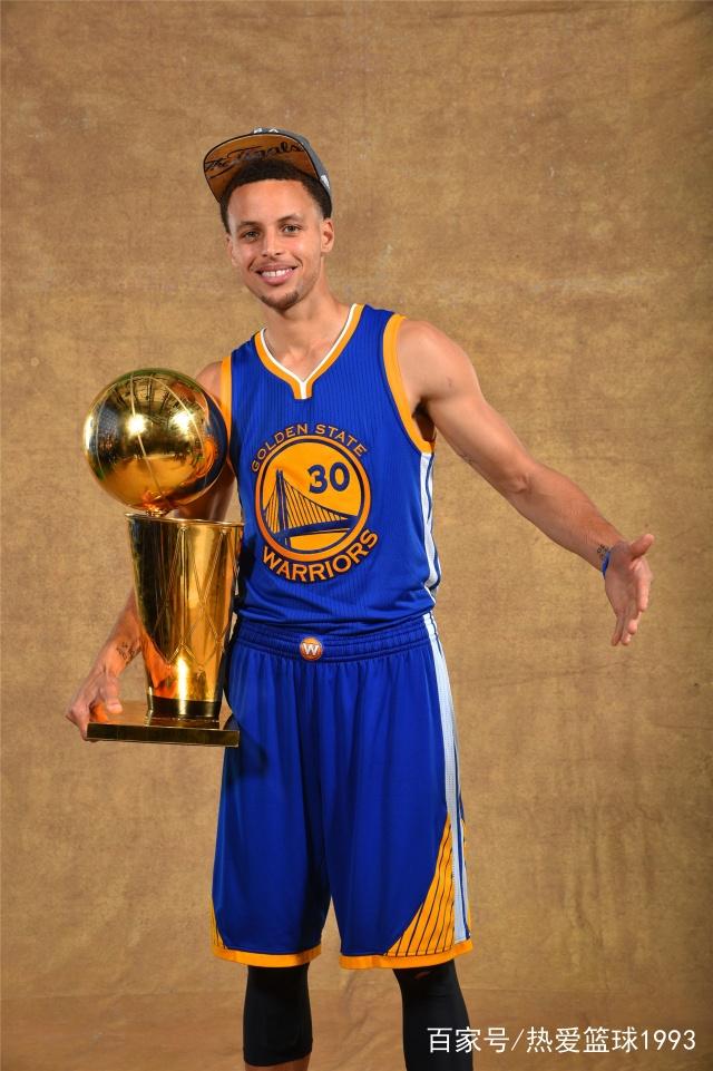 2025中超大结局：海港夺冠，亚泰、梅州降级，法比奥金靴（中超2025收官：海港封王，亚泰与梅州降级，法比奥荣膺金靴）