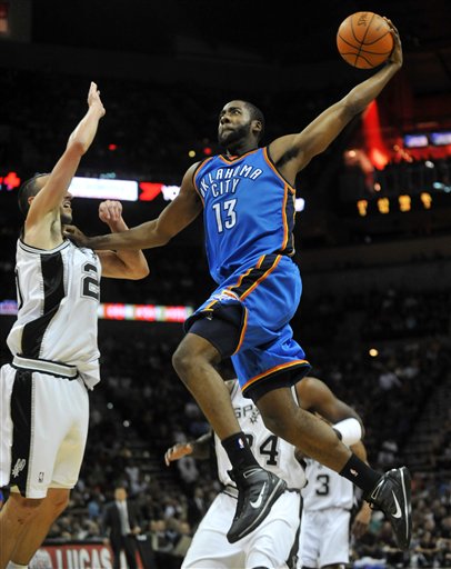 湖人新赛季连胜三场，团队配合显著提升（湖人开季三连胜，团队默契显著提升）