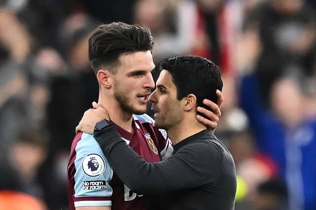 世界最经典的十大足球技巧（盘点全球最经典的十大足球绝技）