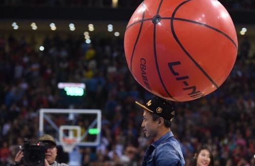 足球世界杯新晋黑马诞生，打法凶猛引世界关注（足球世界杯黑马崛起，凶悍打法引发全球关注）